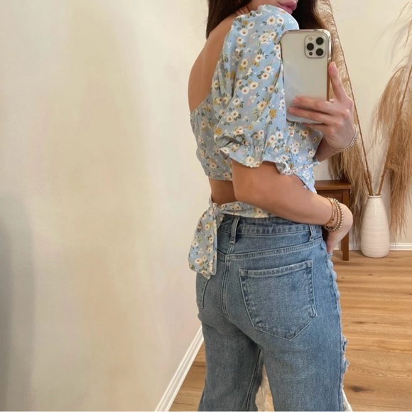 | floral twist cap sleeve crop top • size medium | - Picture 4 of 7